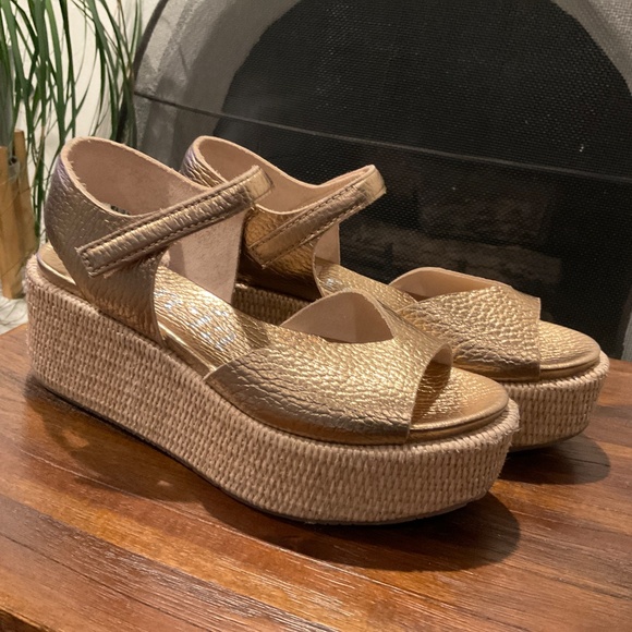 Pedro Garcia Nirvana Wedge Sandal Gold Size US 6.5/ EU 37 - Picture 2 of 9